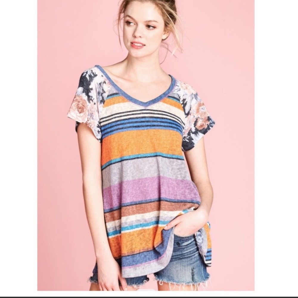 🆕 Super Cute Fun Striped Top - Picture 2 of 9